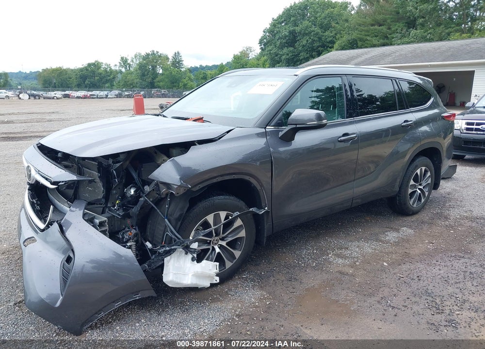 2022 TOYOTA HIGHLANDER XLE VIN: 5TDHZRBH0NS168290