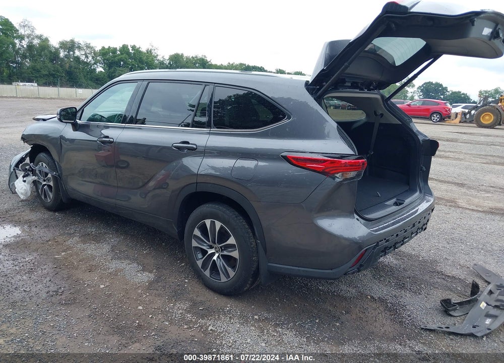 2022 TOYOTA HIGHLANDER XLE VIN: 5TDHZRBH0NS168290