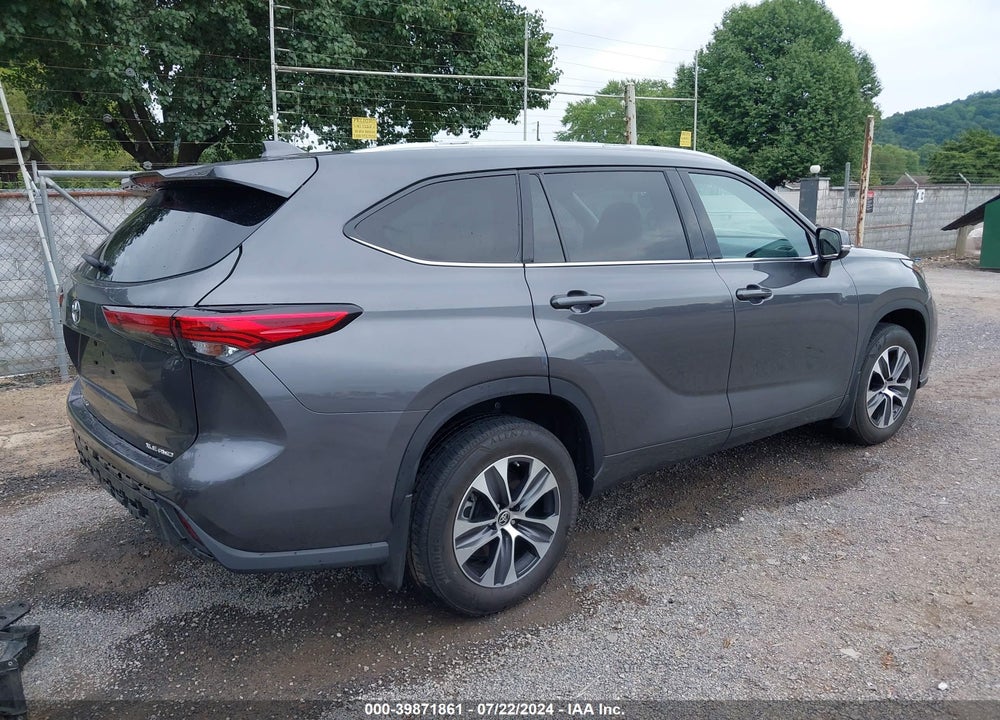 2022 TOYOTA HIGHLANDER XLE VIN: 5TDHZRBH0NS168290