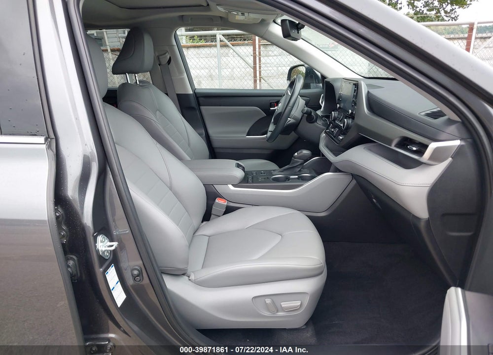 2022 TOYOTA HIGHLANDER XLE VIN: 5TDHZRBH0NS168290