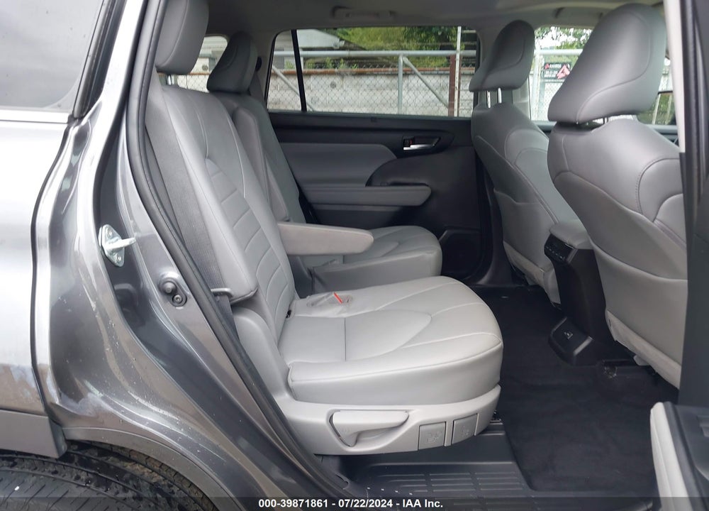 2022 TOYOTA HIGHLANDER XLE VIN: 5TDHZRBH0NS168290