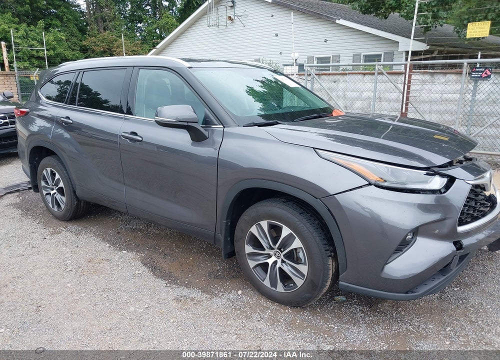 2022 TOYOTA HIGHLANDER XLE VIN: 5TDHZRBH0NS168290