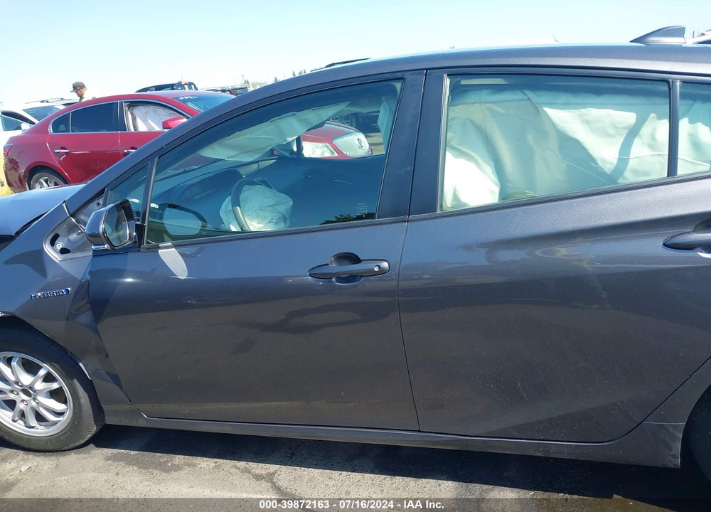 2018 TOYOTA PRIUS VIN: JTDKBRFUXJ3588975