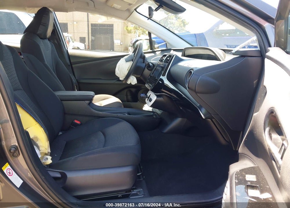 2018 TOYOTA PRIUS VIN: JTDKBRFUXJ3588975