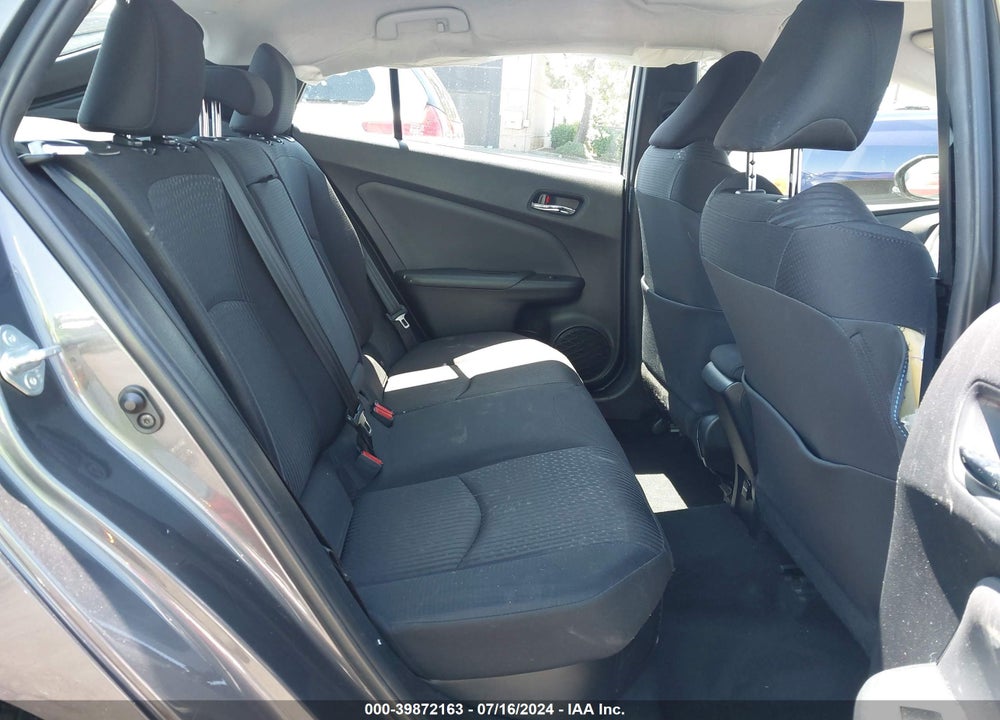 2018 TOYOTA PRIUS VIN: JTDKBRFUXJ3588975