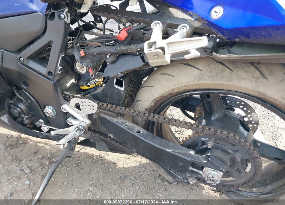 2005 SUZUKI GSX-R600 K VIN: JS1GN7CA352105148