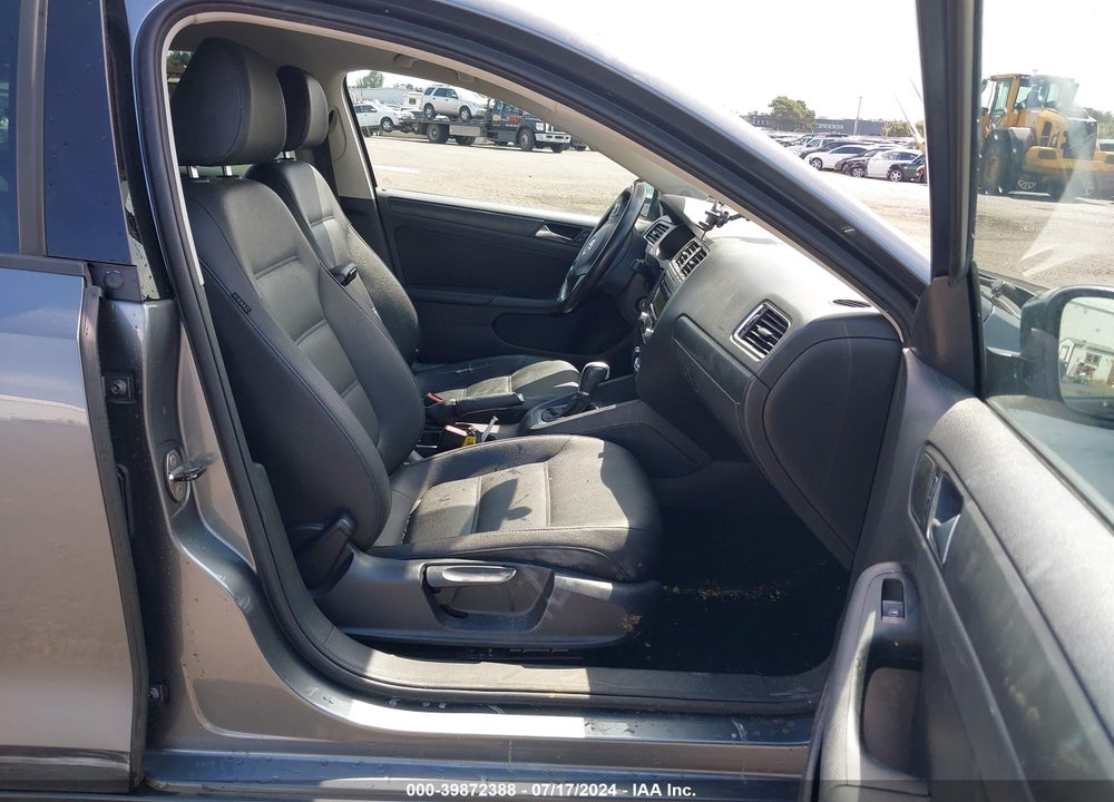 2011 VOLKSWAGEN JETTA 2.5L SE VIN: 3VWDZ7AJ3BM120167