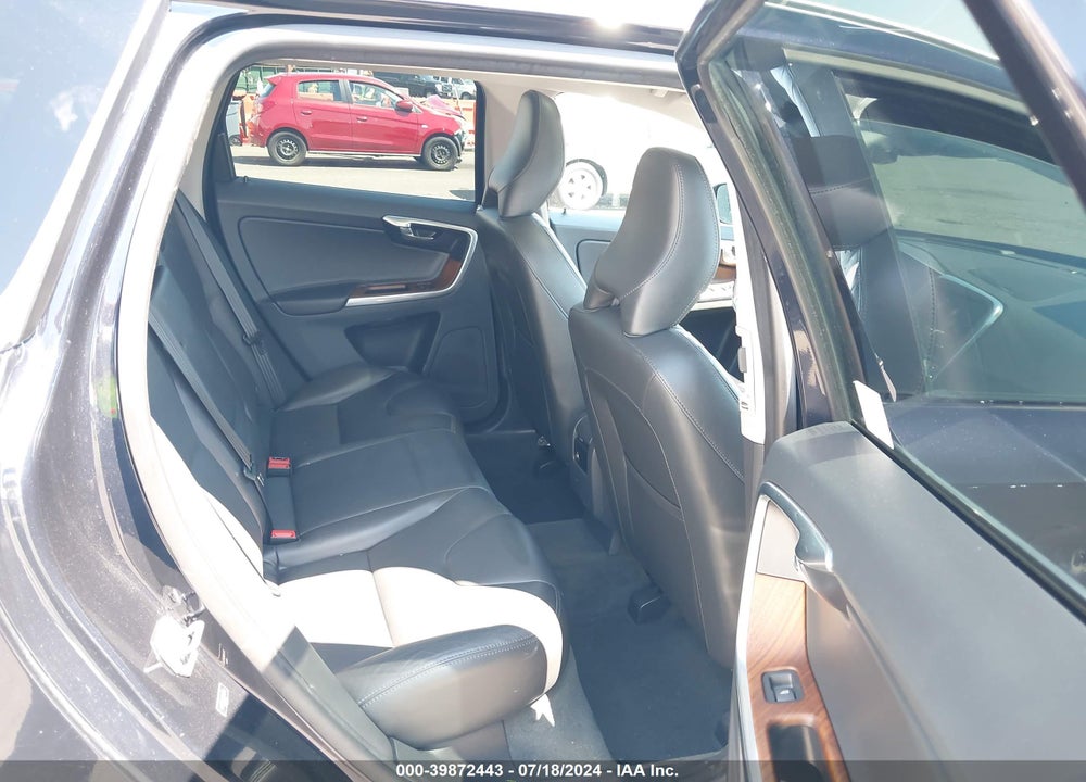 2017 VOLVO XC60 T5 INSCRIPTION VIN: YV440MRU3H2142712