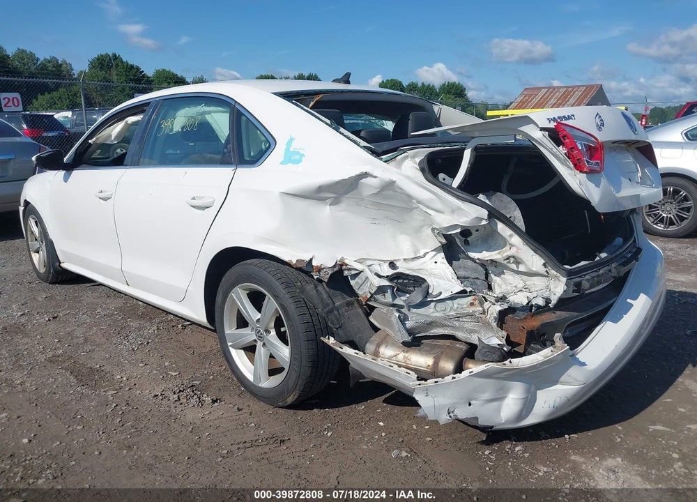2012 VOLKSWAGEN PASSAT 2.5L SE VIN: 1VWBP7A38CC045242