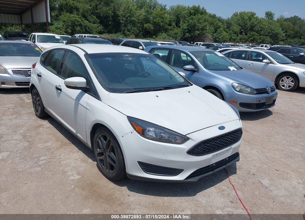 2016 FORD FOCUS SE VIN: 1FADP3K22GL221823