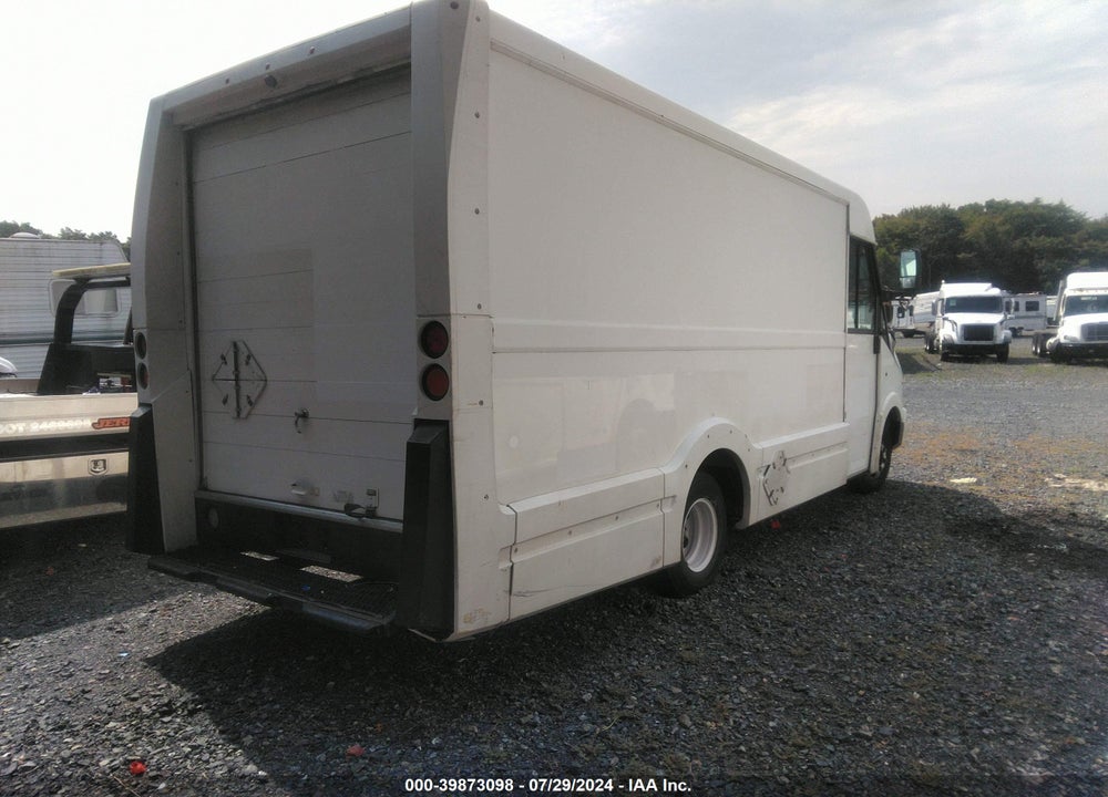2013 ISUZU COMMERCIAL VAN VIN: JALB4T172D7W00413