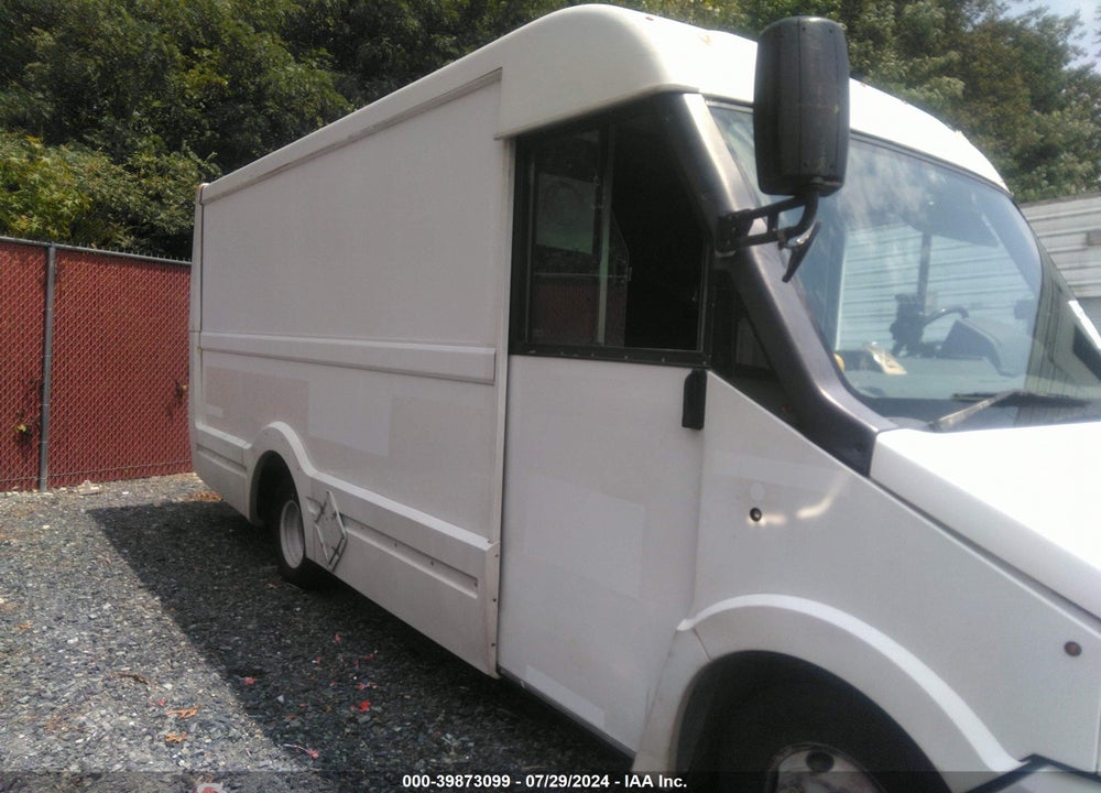 2014 ISUZU COMMERCIAL VAN VIN: JALB4T176E7W00061