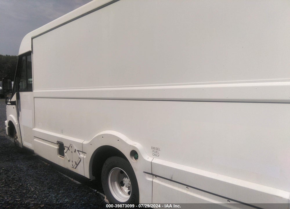 2014 ISUZU COMMERCIAL VAN VIN: JALB4T176E7W00061