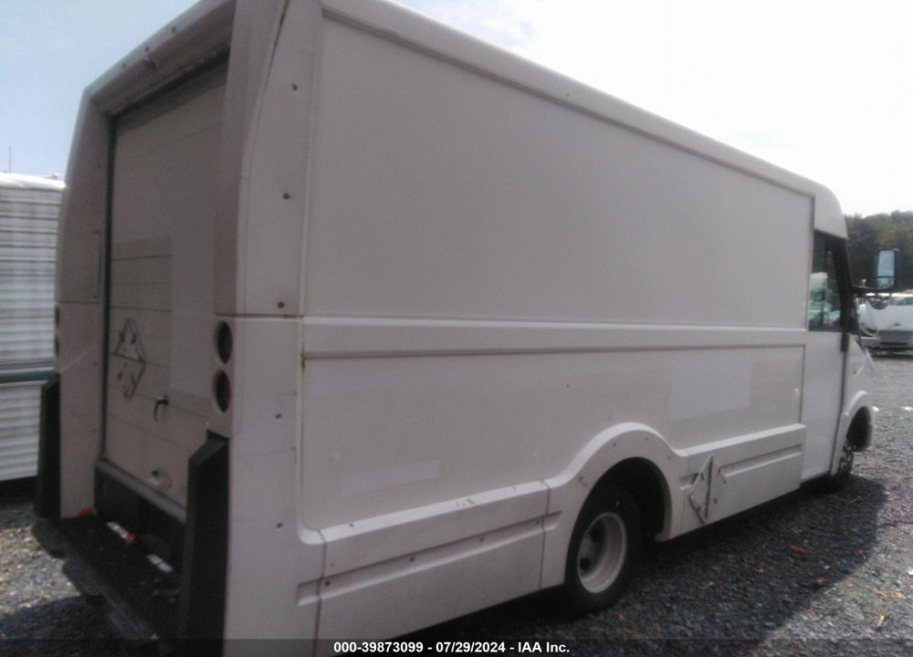 2014 ISUZU COMMERCIAL VAN VIN: JALB4T176E7W00061