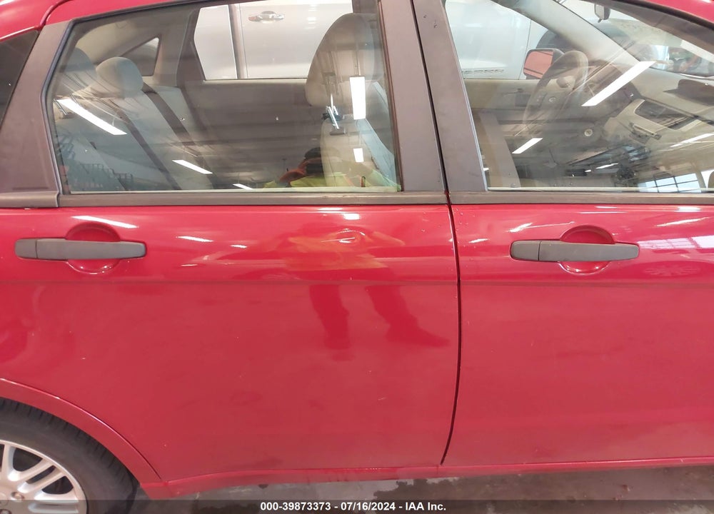 2011 FORD FOCUS SE VIN: 1FAHP3FN8BW148373