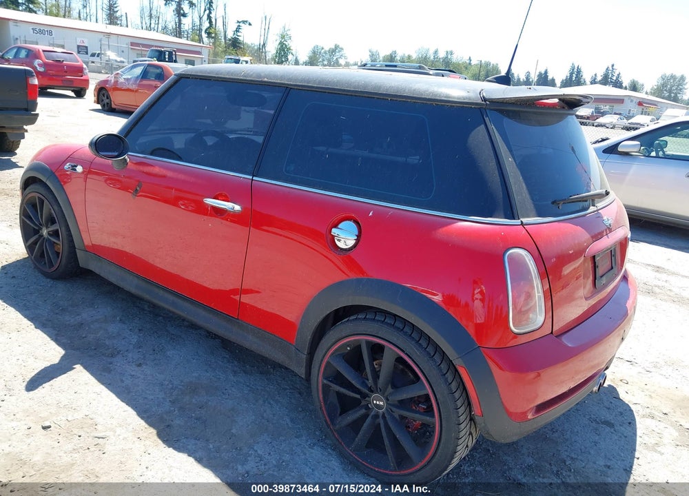 2005 MINI COOPER S VIN: WMWRE334X5TD92032