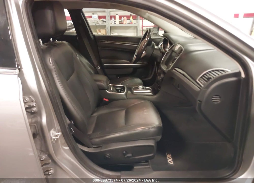 2016 CHRYSLER 300 LIMITED VIN: 2C3CCARG2GH183132