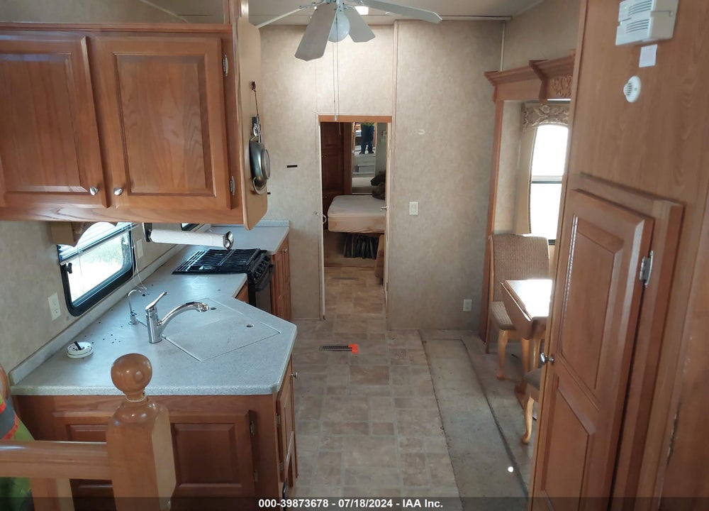 2005 GRAND JUNCTION 37QFL 5TH WHEEL VIN: 47CFCGU245P651327