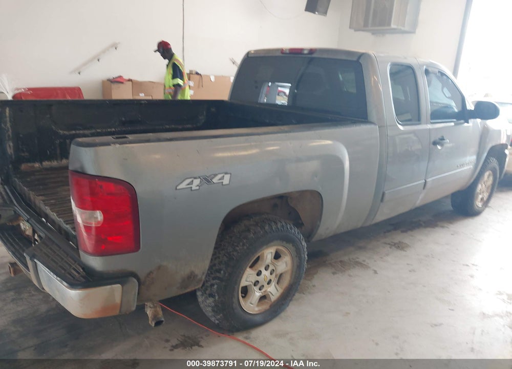 2007 CHEVROLET SILVERADO 1500 LT1 VIN: 2GCEK19C371727084