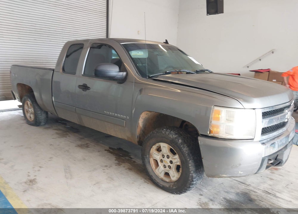 2007 CHEVROLET SILVERADO 1500 LT1 VIN: 2GCEK19C371727084