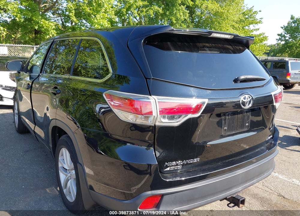 2015 TOYOTA HIGHLANDER LE V6 VIN: 5TDBKRFH1FS139533