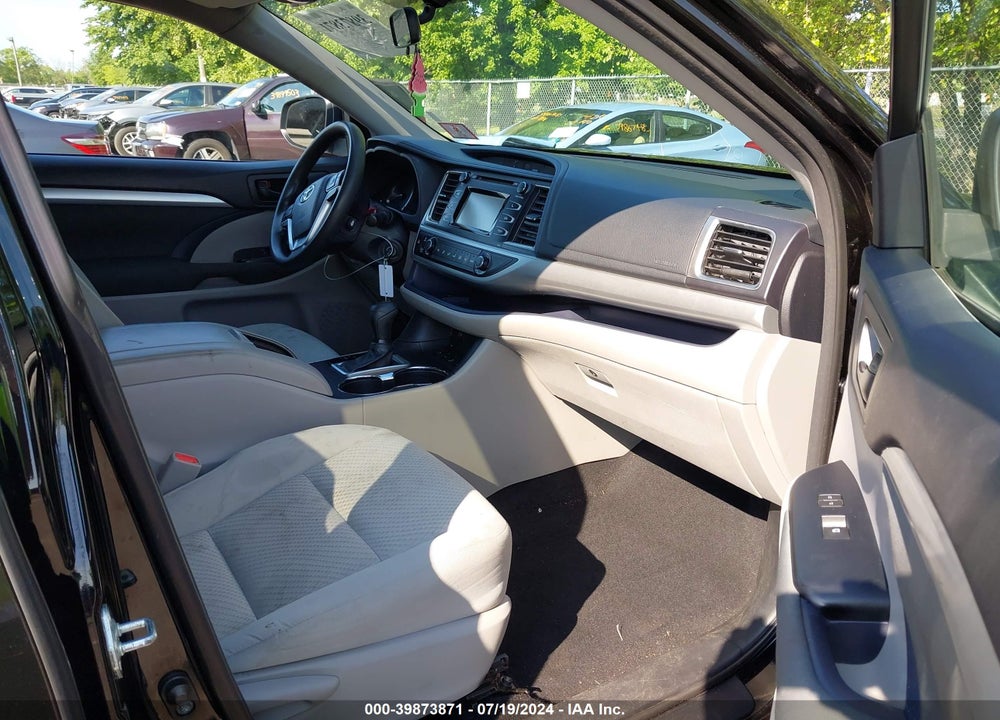2015 TOYOTA HIGHLANDER LE V6 VIN: 5TDBKRFH1FS139533