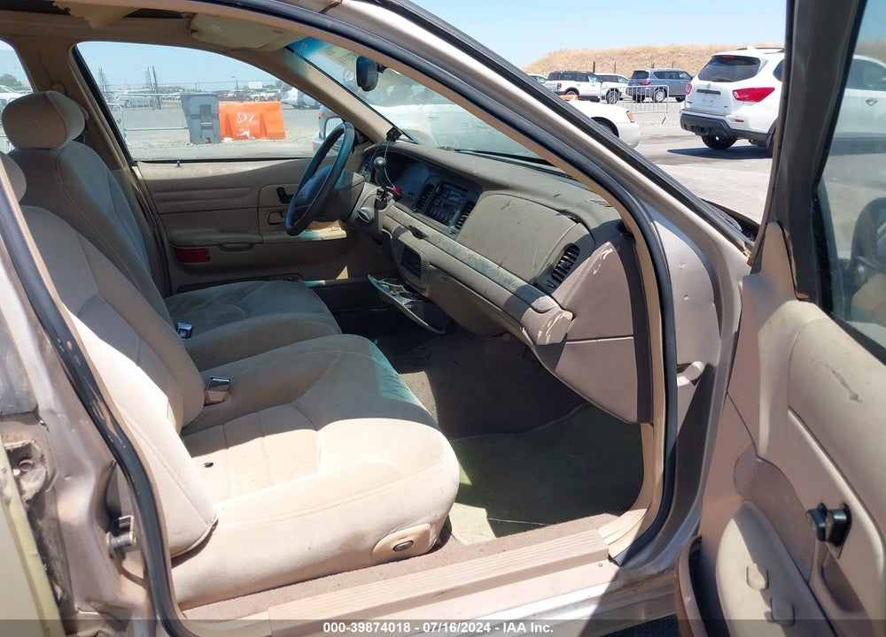 1998 FORD CROWN VICTORIA LX VIN: 2FAFP74W8WX182172