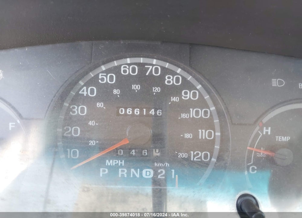 1998 FORD CROWN VICTORIA LX VIN: 2FAFP74W8WX182172