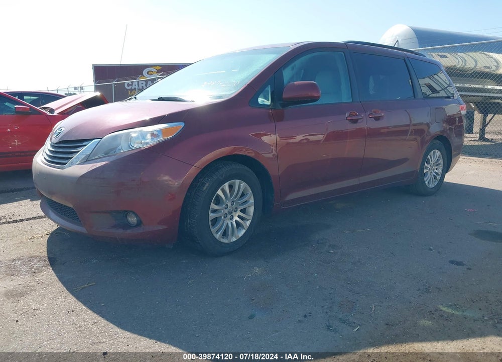 2014 TOYOTA SIENNA XLE V6 8 PASSENGER VIN: 5TDYK3DC3ES423145