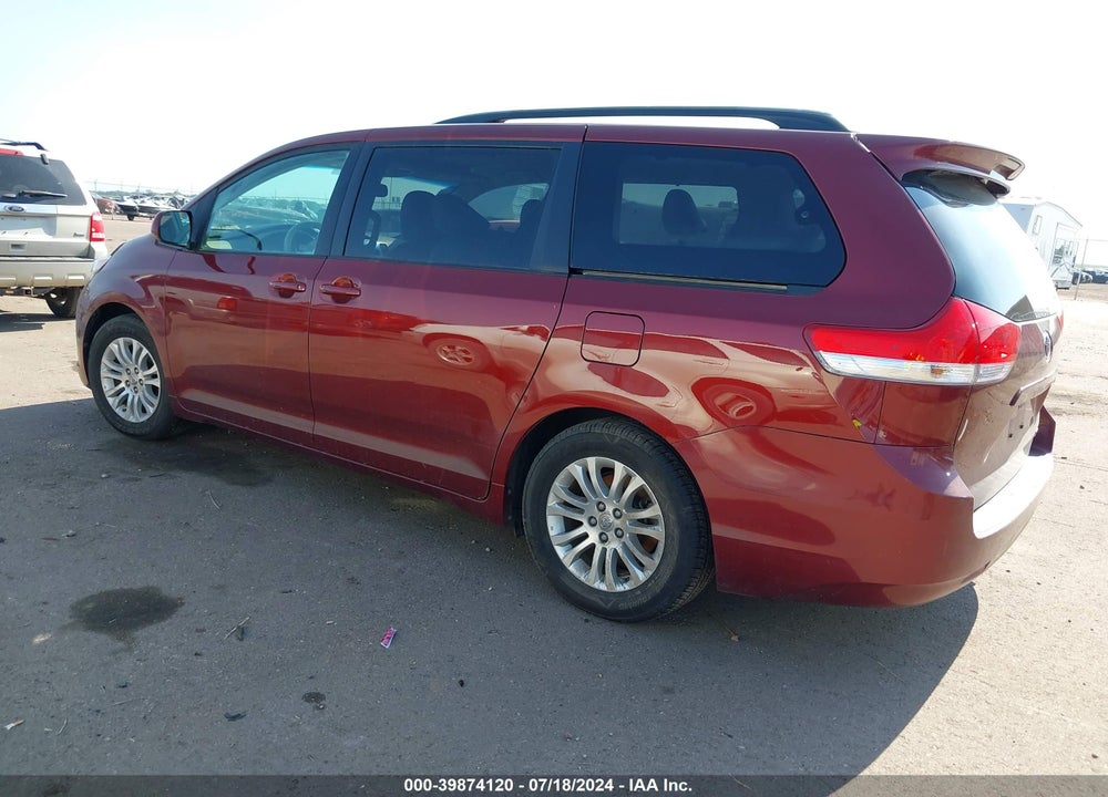 2014 TOYOTA SIENNA XLE V6 8 PASSENGER VIN: 5TDYK3DC3ES423145