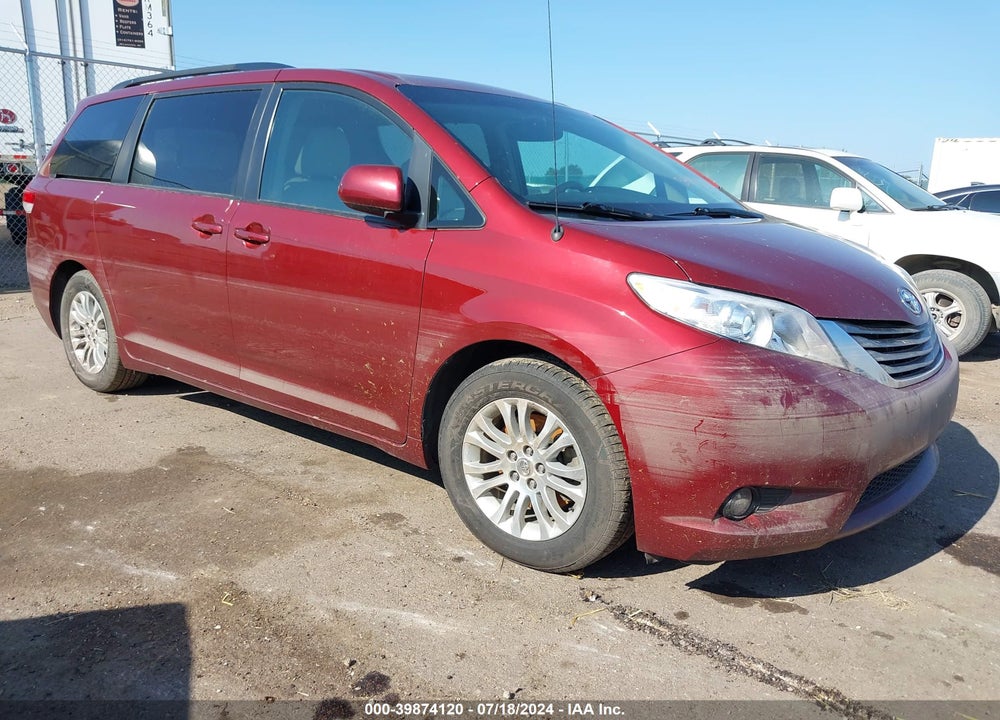 2014 TOYOTA SIENNA XLE V6 8 PASSENGER VIN: 5TDYK3DC3ES423145