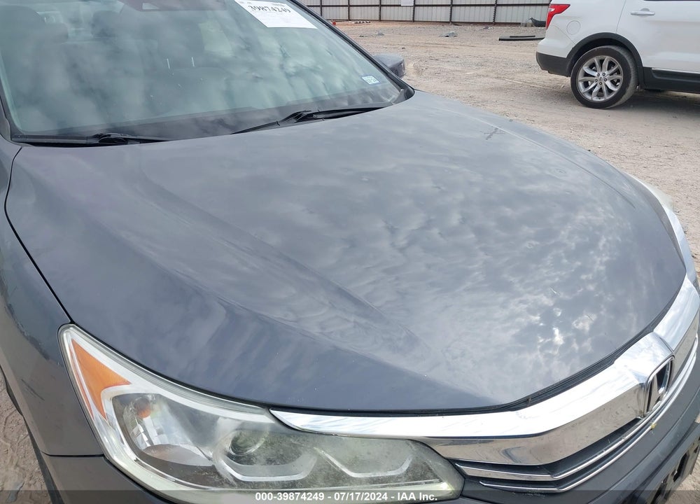 2017 HONDA ACCORD VIN: 1HGCR2F04HA071067