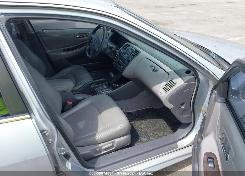 2001 HONDA ACCORD 3.0 EX VIN: 1HGCG16501A073917