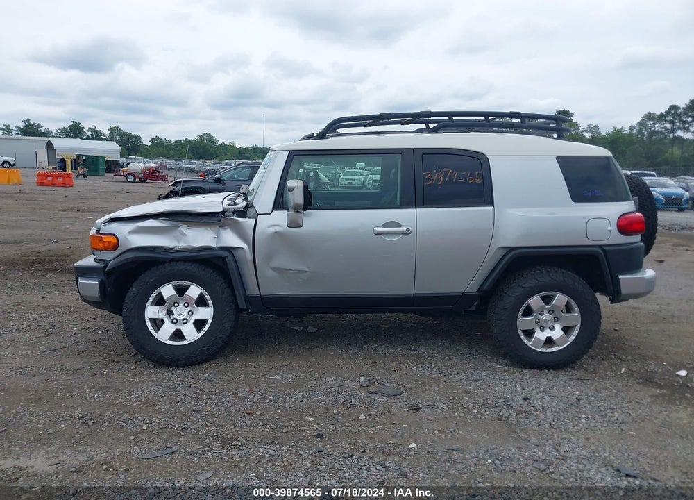 2008 TOYOTA FJ CRUISER VIN: JTEBU11F38K033270