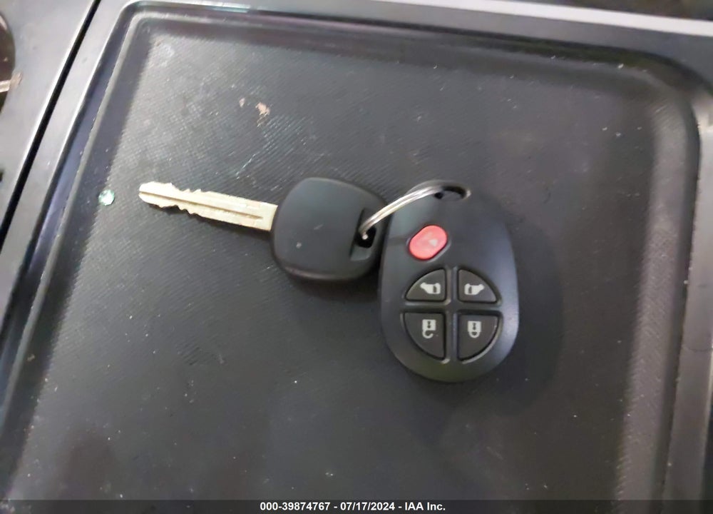 2014 TOYOTA SIENNA LE V6 8 PASSENGER VIN: 5TDKK3DC8ES462237