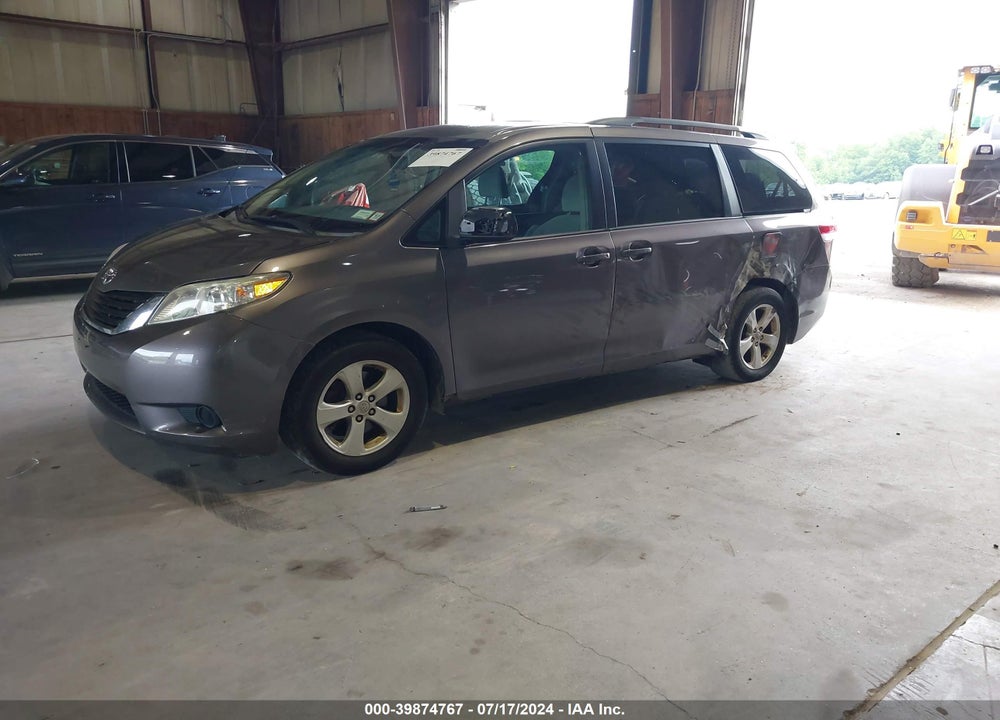 2014 TOYOTA SIENNA LE V6 8 PASSENGER VIN: 5TDKK3DC8ES462237