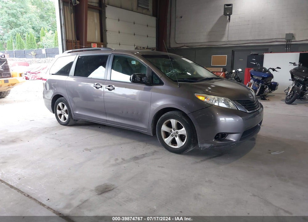 2014 TOYOTA SIENNA LE V6 8 PASSENGER VIN: 5TDKK3DC8ES462237