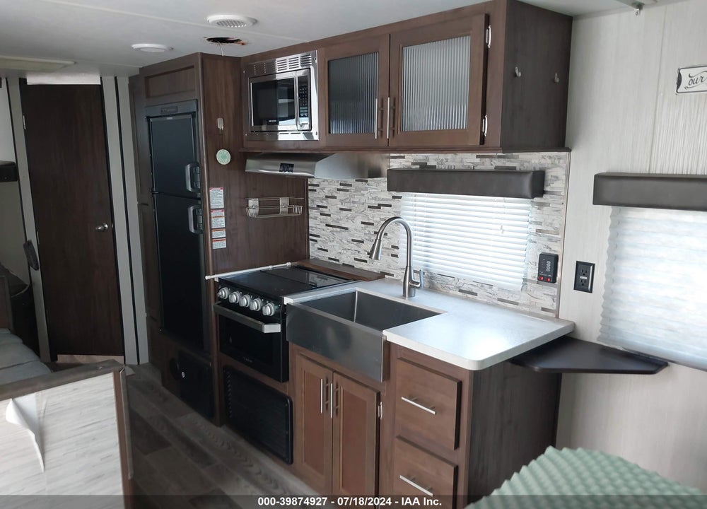2019 FOREST RIVER CHEROKEE GREY WOLF M VIN: 4X4TCKX28KK056745
