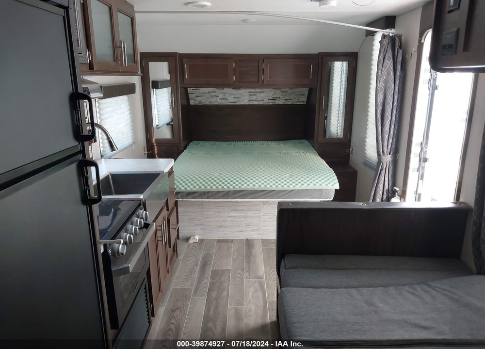 2019 FOREST RIVER CHEROKEE GREY WOLF M VIN: 4X4TCKX28KK056745