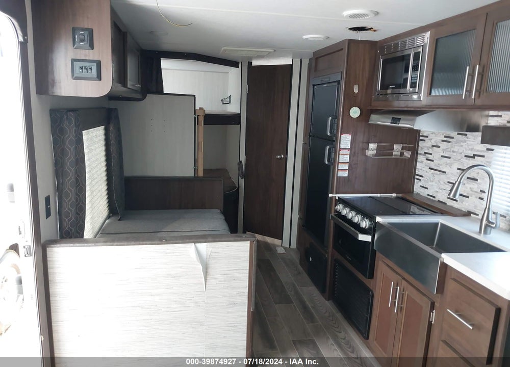 2019 FOREST RIVER CHEROKEE GREY WOLF M VIN: 4X4TCKX28KK056745