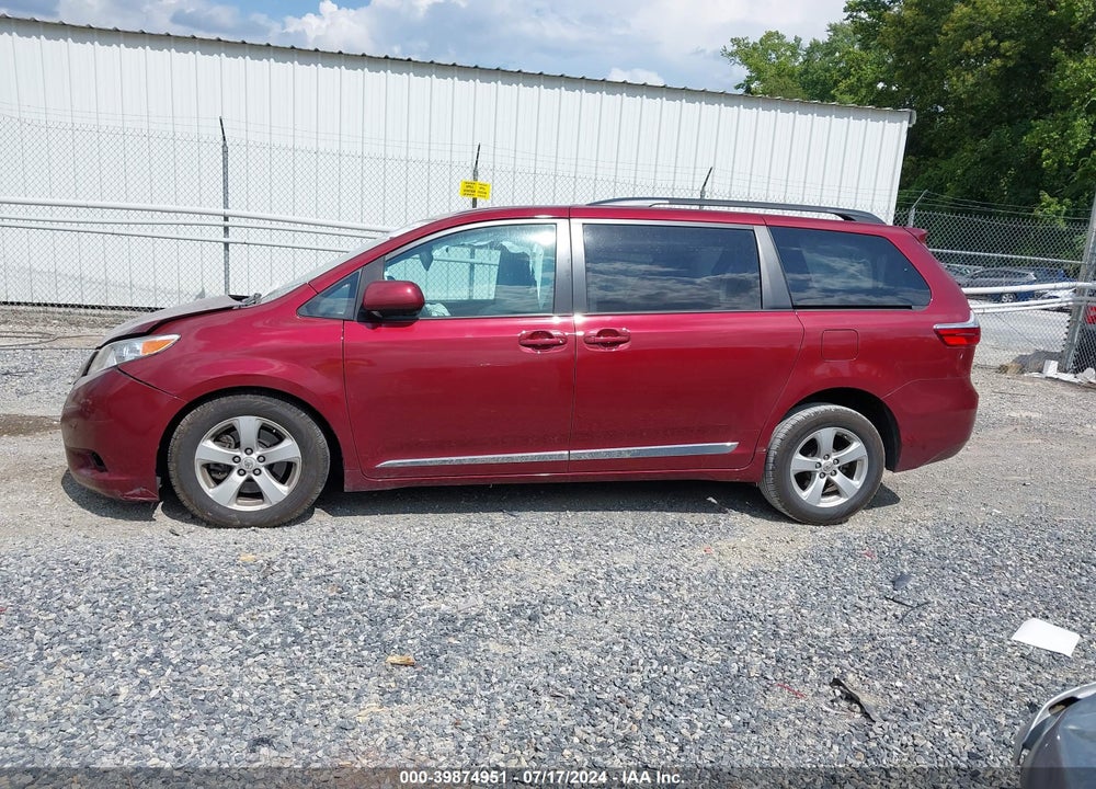 2017 TOYOTA SIENNA LE 8 PASSENGER VIN: 5TDKZ3DC9HS850724