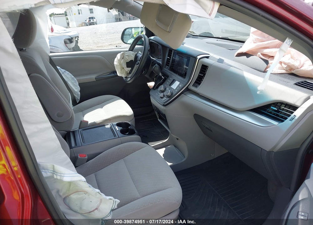 2017 TOYOTA SIENNA LE 8 PASSENGER VIN: 5TDKZ3DC9HS850724