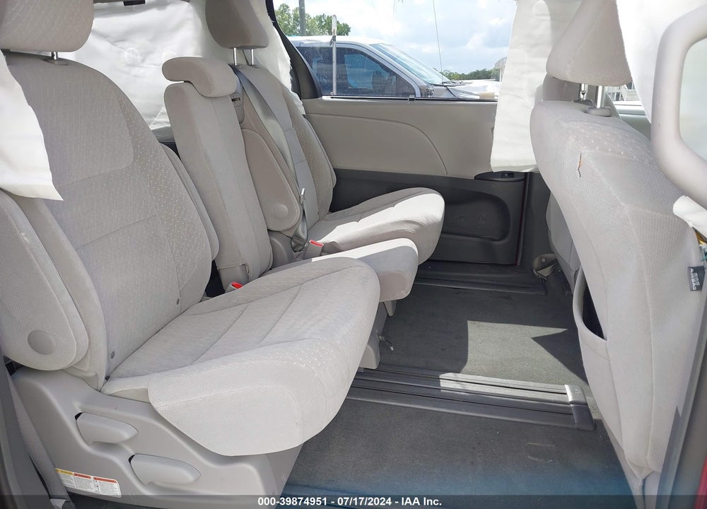 2017 TOYOTA SIENNA LE 8 PASSENGER VIN: 5TDKZ3DC9HS850724