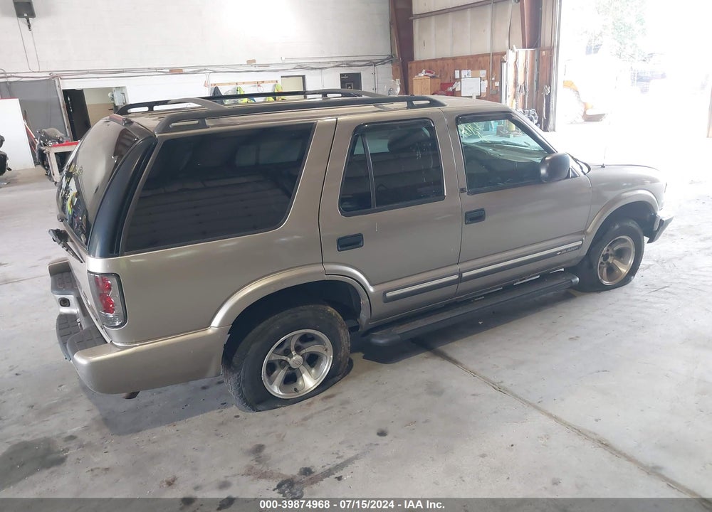 2001 CHEVROLET BLAZER LS VIN: 1GNCS13W11K136485