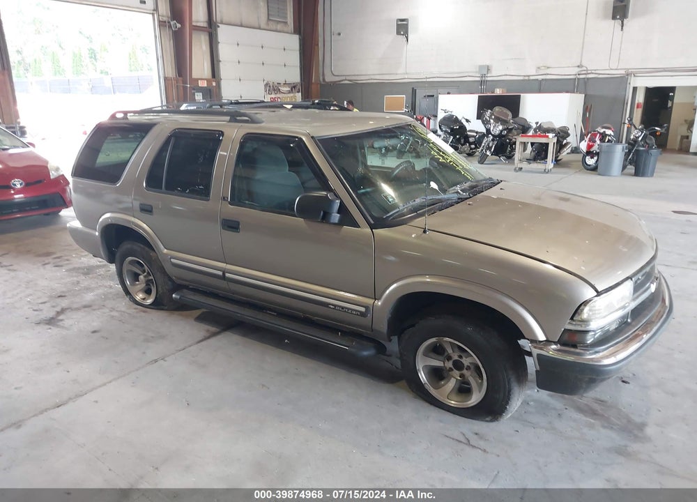 2001 CHEVROLET BLAZER LS VIN: 1GNCS13W11K136485