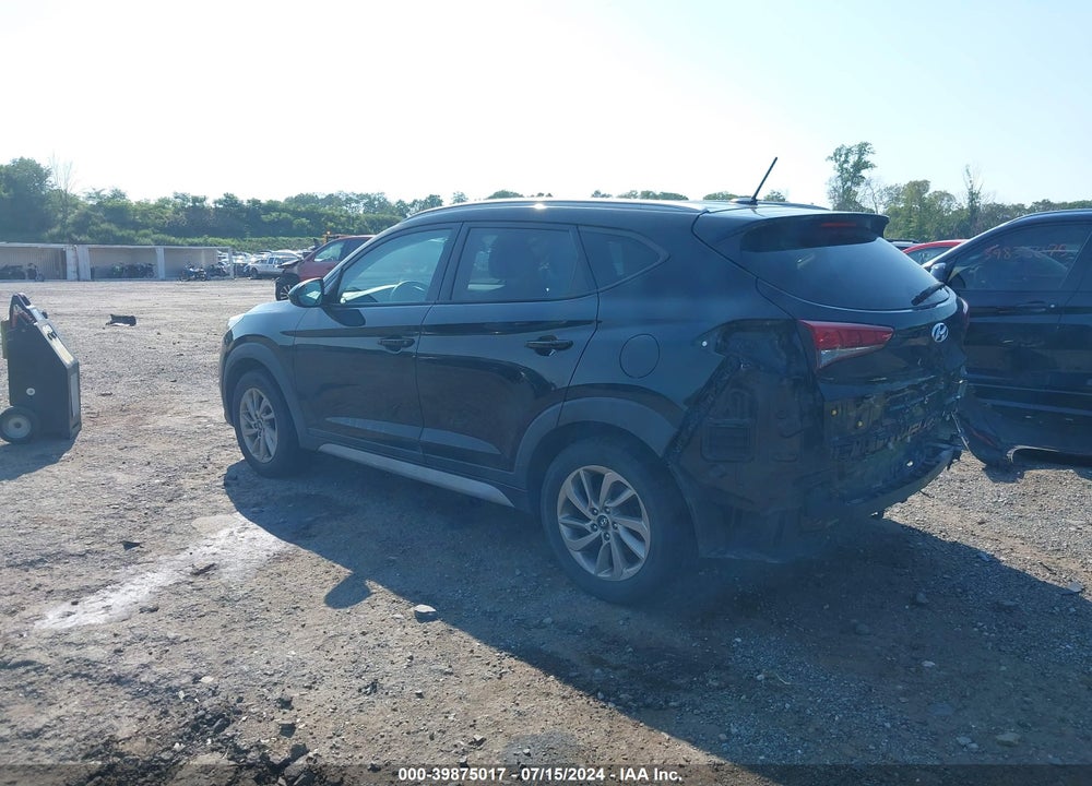 2017 HYUNDAI TUCSON SE VIN: KM8J33A49HU381376