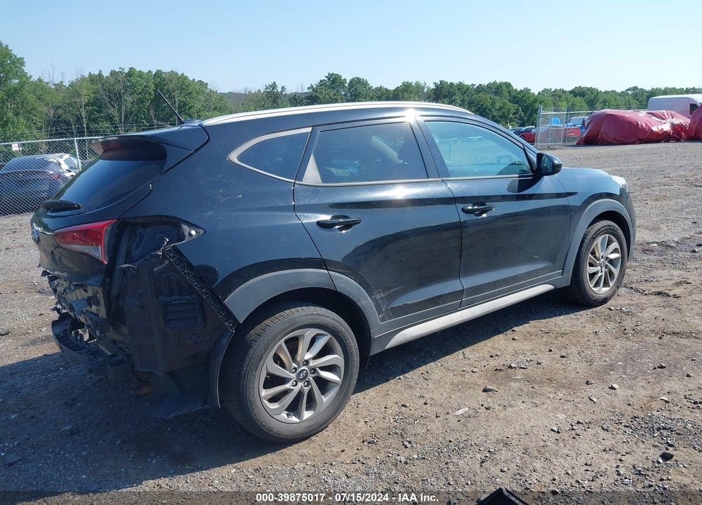 2017 HYUNDAI TUCSON SE VIN: KM8J33A49HU381376