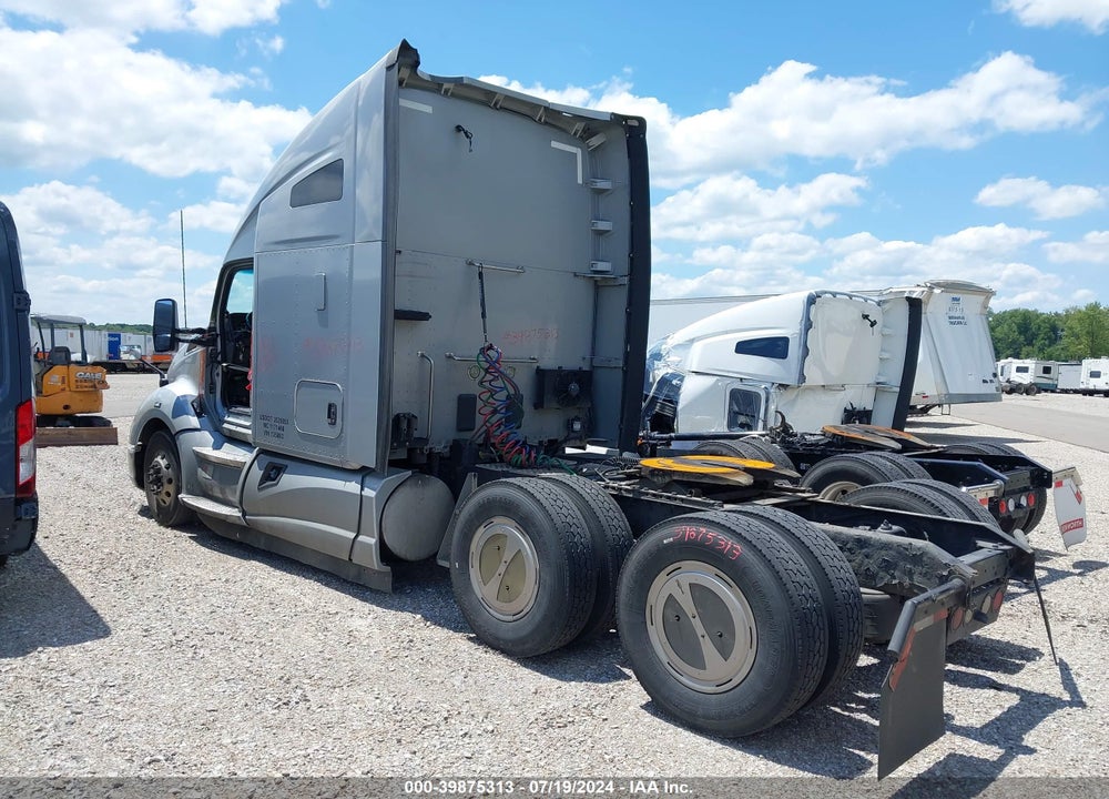 2017 KENWORTH T680 VIN: 1XKYDP9X0HJ135893
