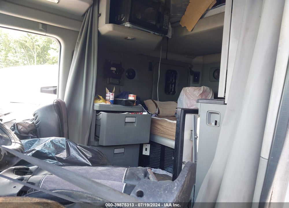 2017 KENWORTH T680 VIN: 1XKYDP9X0HJ135893