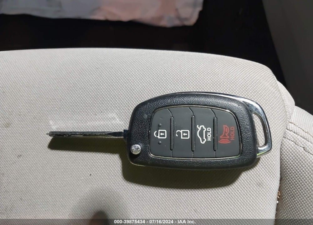 2015 HYUNDAI SONATA SE VIN: 5NPE24AF2FH085574